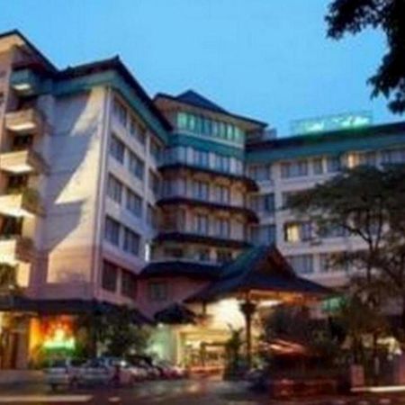 Kedaton Hotel Bandung Buitenkant foto