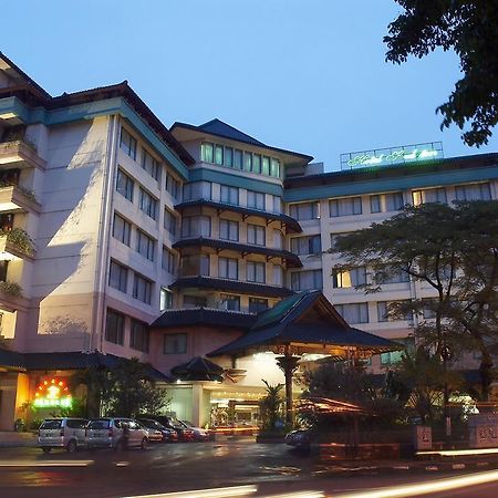 Kedaton Hotel Bandung Buitenkant foto