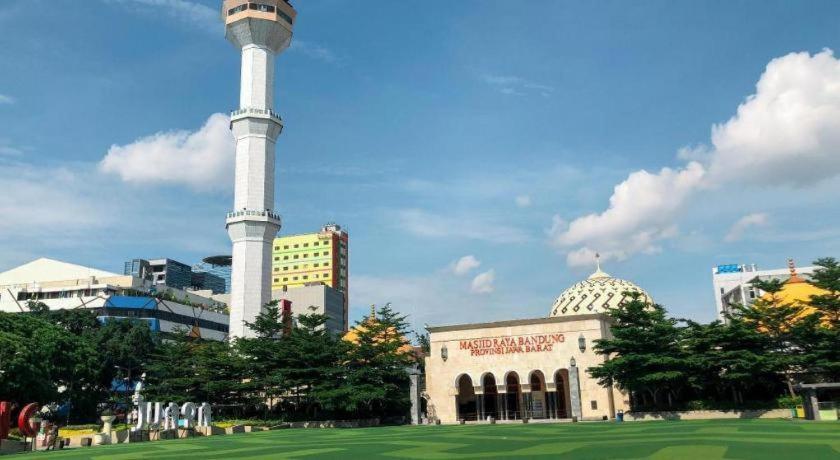 Kedaton Hotel Bandung Buitenkant foto