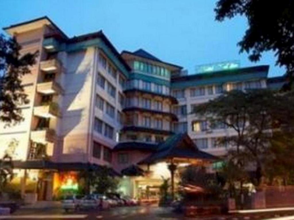Kedaton Hotel Bandung Buitenkant foto