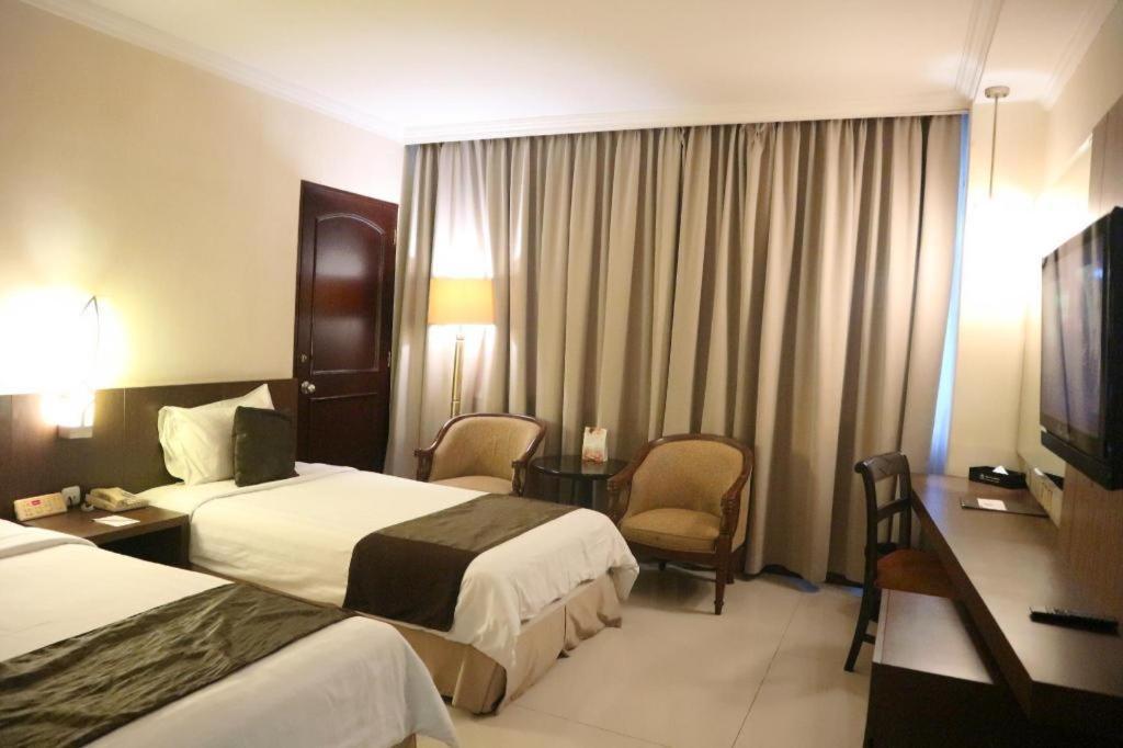 Kedaton Hotel Bandung Buitenkant foto