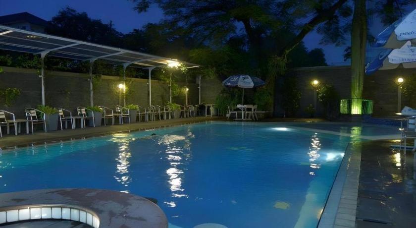 Kedaton Hotel Bandung Buitenkant foto