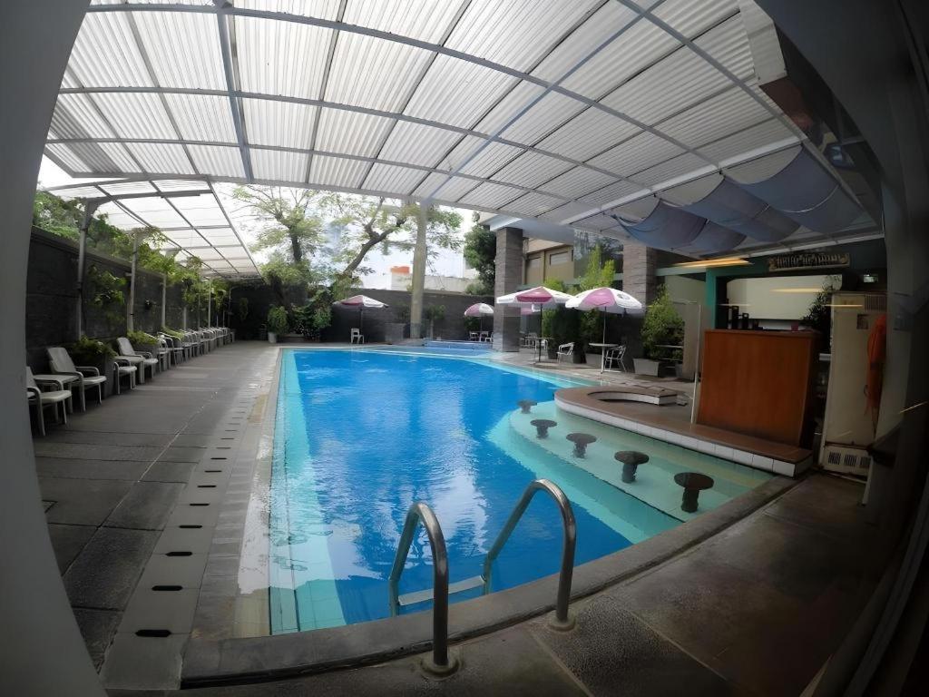 Kedaton Hotel Bandung Buitenkant foto