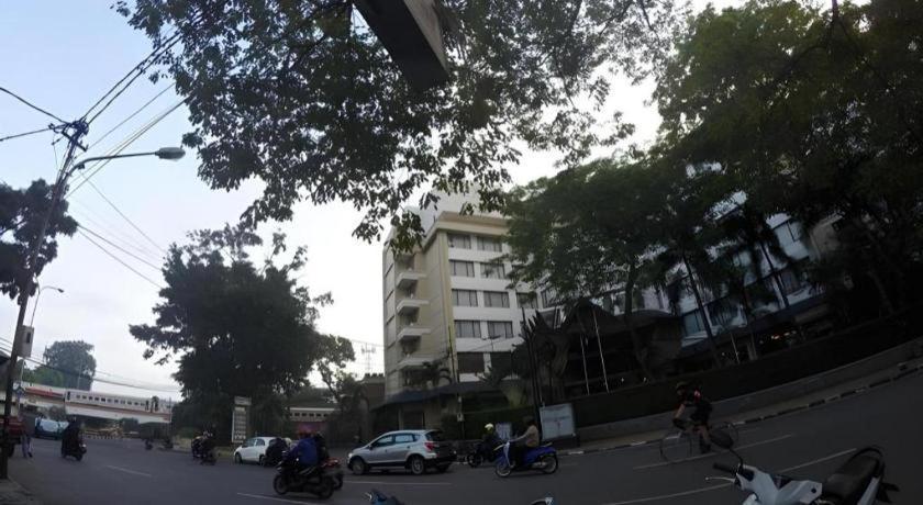 Kedaton Hotel Bandung Buitenkant foto