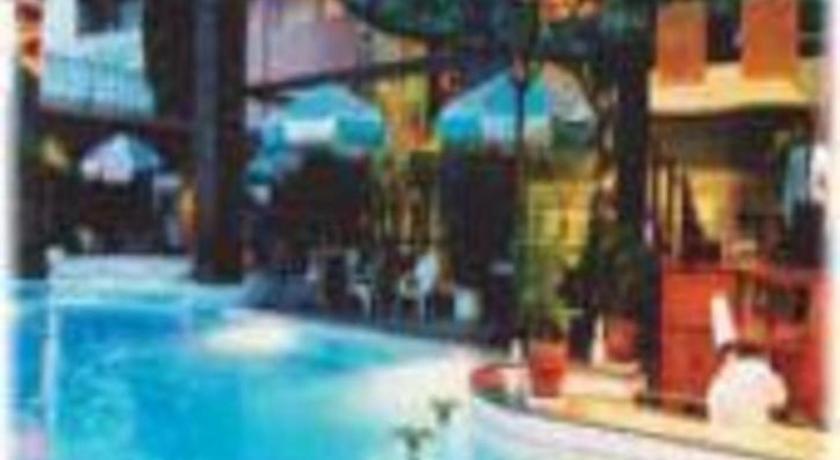 Kedaton Hotel Bandung Buitenkant foto