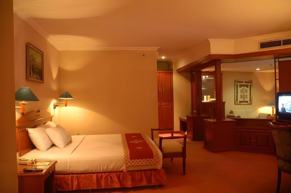 Kedaton Hotel Bandung Buitenkant foto