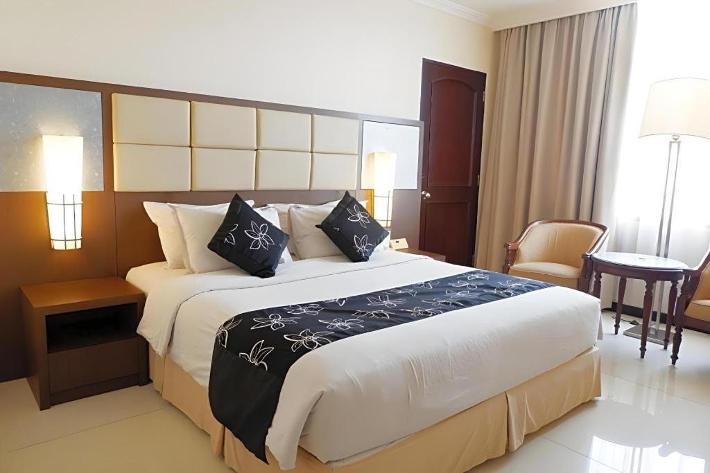 Kedaton Hotel Bandung Buitenkant foto