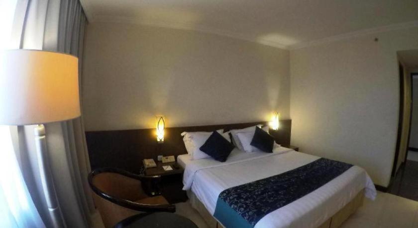 Kedaton Hotel Bandung Buitenkant foto