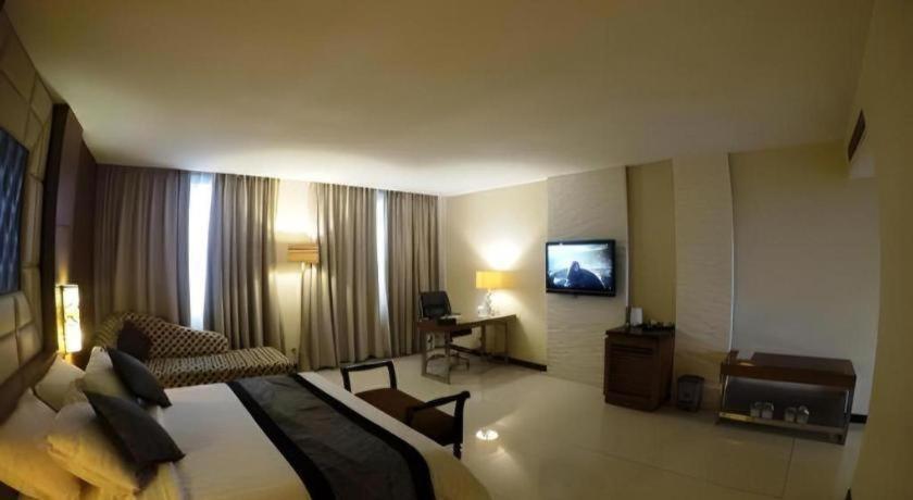 Kedaton Hotel Bandung Buitenkant foto