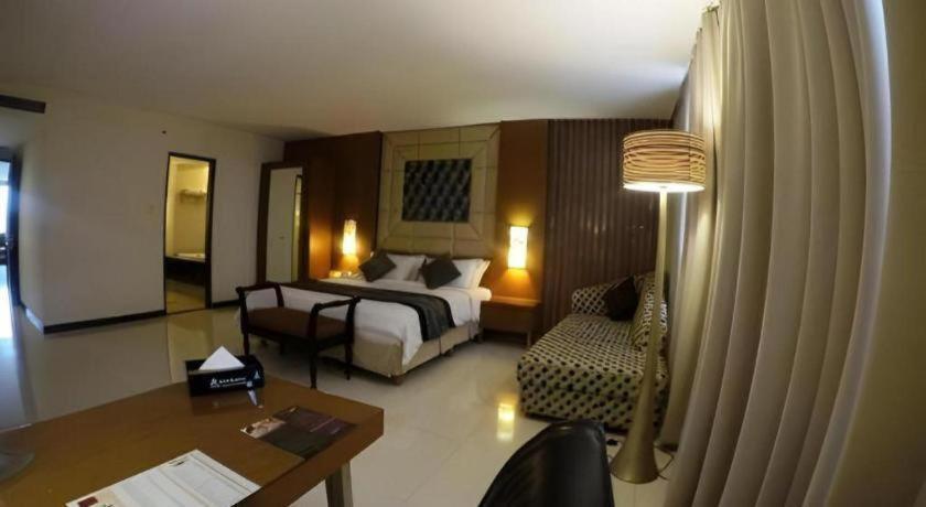 Kedaton Hotel Bandung Buitenkant foto