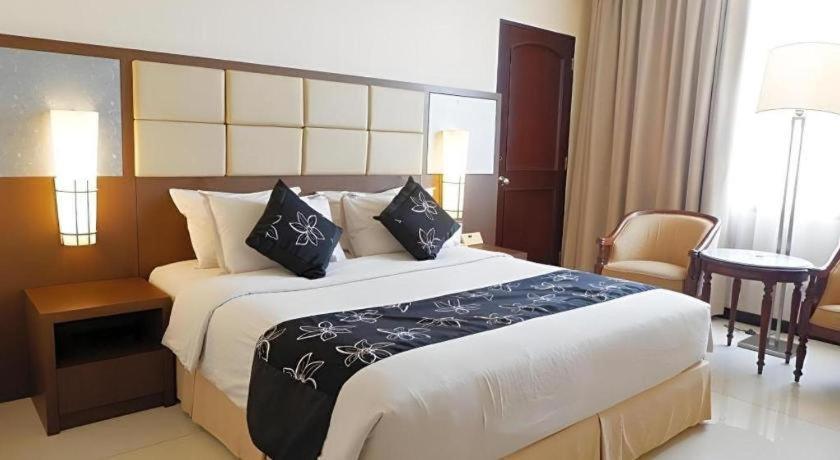 Kedaton Hotel Bandung Buitenkant foto
