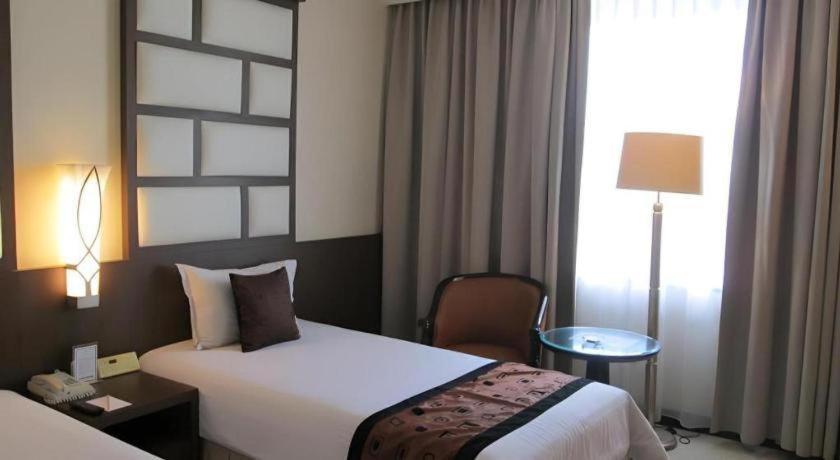 Kedaton Hotel Bandung Buitenkant foto