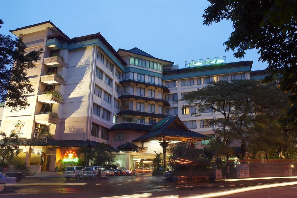Kedaton Hotel Bandung Buitenkant foto
